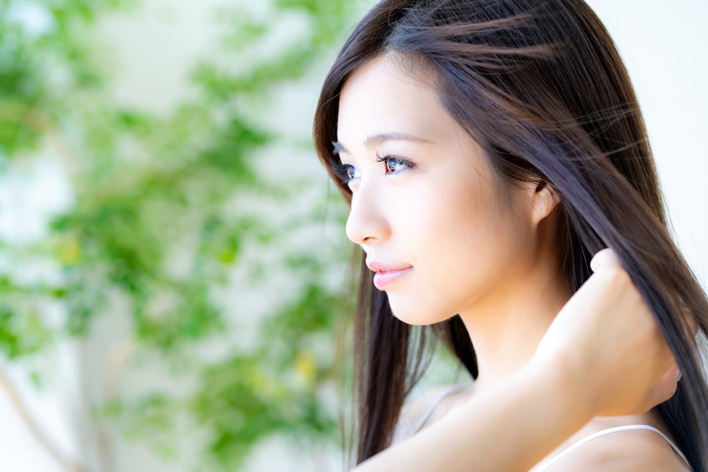 ヘアケアをした女性の髪