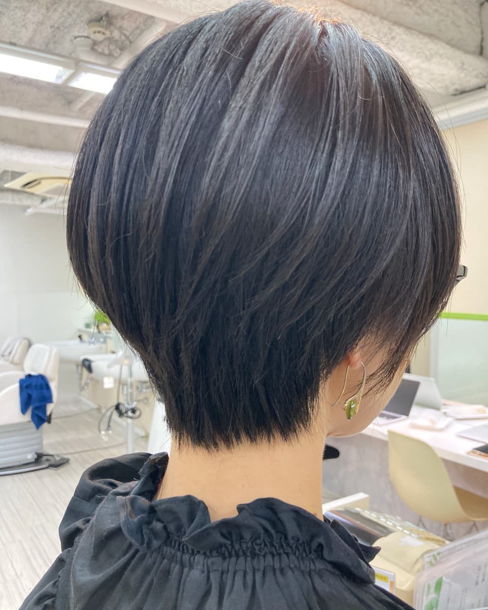 アッシュカラーでメッシュをしたショートボブ