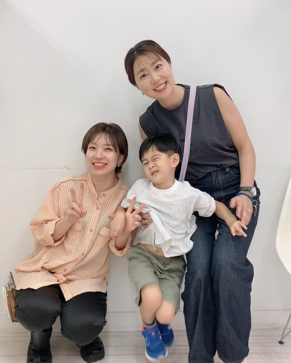 キッズカットの男の子とお母さん