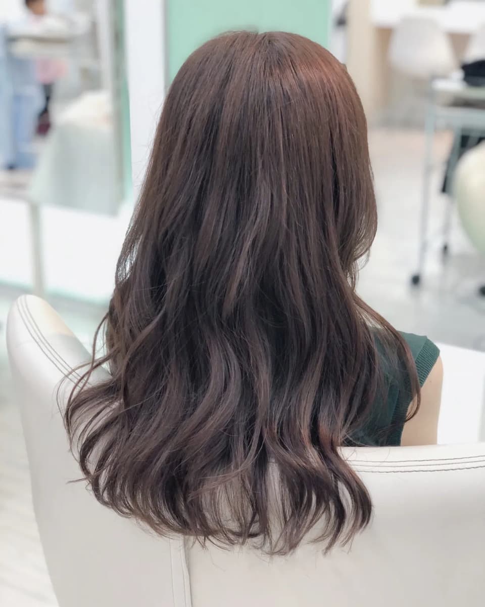 ロングヘアのゆる巻スタイル